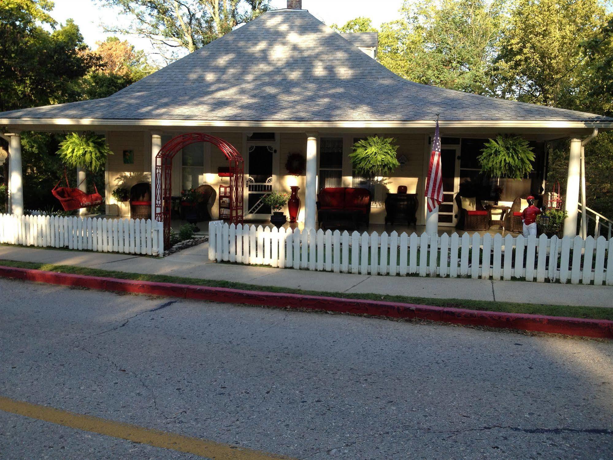 Red Bud Manor Inn Eureka Springs Buitenkant foto